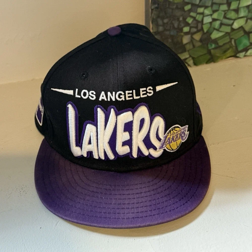 New Era Los Angeles Lakers Hat Cap Black Snapback Spell Out Hardwood Classic Men